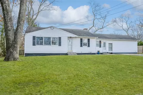 45 Glen Ave, Flanders, NY 11901