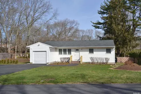 189 Jamaica Ave, Medford, NY 11763