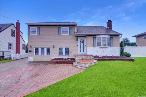358 Boundary Ave, Massapequa, NY 11758