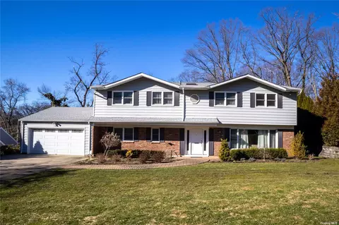 160 Chestnut Rd, Manhasset, NY 11030