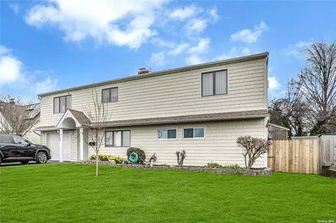 253 Sprucewood Dr, Levittown, NY 11756