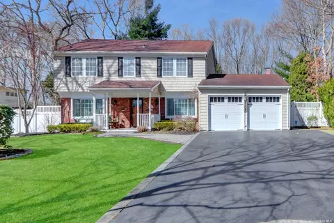 3 Patriot Ct, Stony Brook, NY 11790