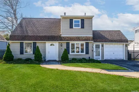 34 9th St, Carle Place, NY 11514