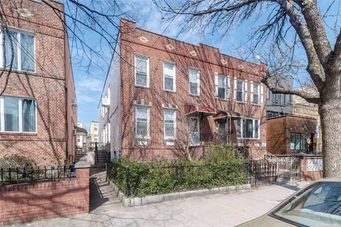 23-36 24th St, Astoria, NY 11105