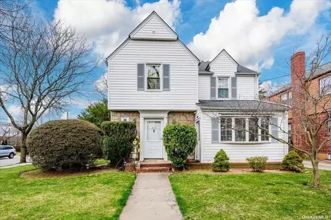 214 Bellmore St, Floral Park, NY 11001