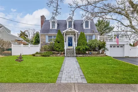 6 Nassau Rd, Massapequa, NY 11758