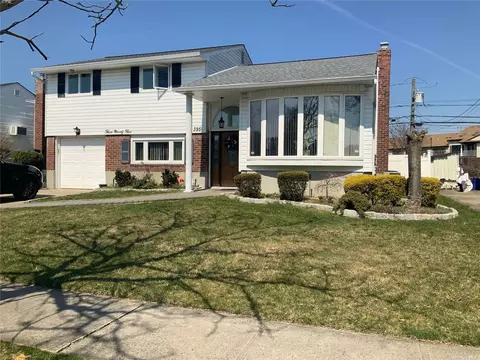 395 Clearmeadow Dr, East Meadow, NY 11554
