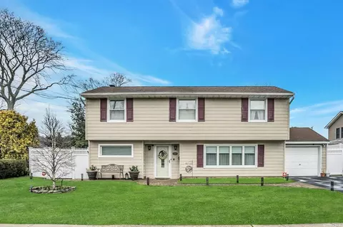 311 N Rutherford Ave, Massapequa, NY 11758