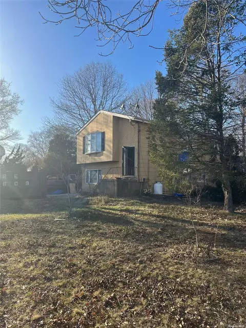 151 Washington Ave, Mastic Beach, NY 11951