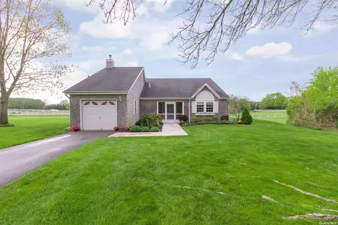 4 Arabian Ct, East Moriches, NY 11940