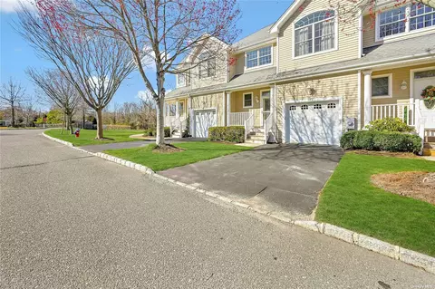 82 Brianna Dr #82, East Setauket, NY 11733