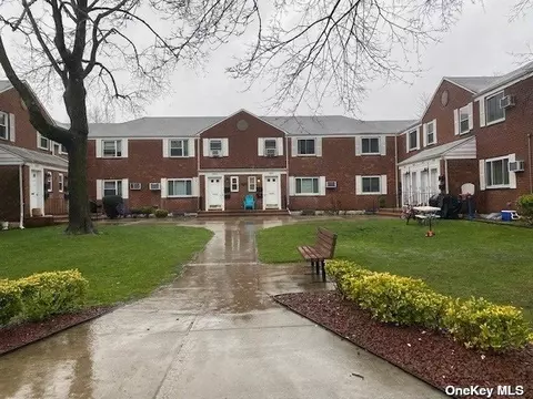 71-06 260th St #H-1, Glen Oaks, NY 11004