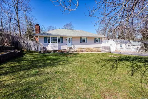 124 Lookout Dr, Sound Beach, NY 11789