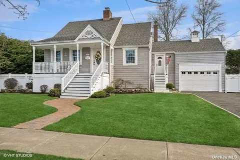 101 S Bay Dr, Massapequa, NY 11758