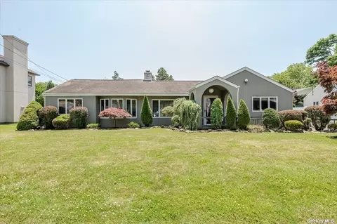 50 Lagoon Blvd, Massapequa, NY 11758