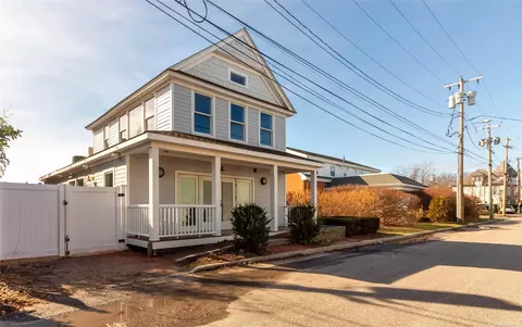 211 Carpenter St, Greenport, NY 11944
