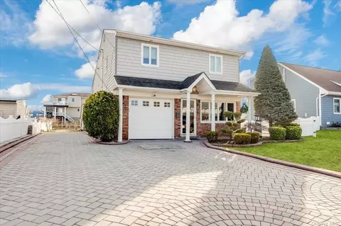 10 Jetmore Pl, Massapequa, NY 11758