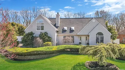 6 Cathedral Ct, Middle Island, NY 11953