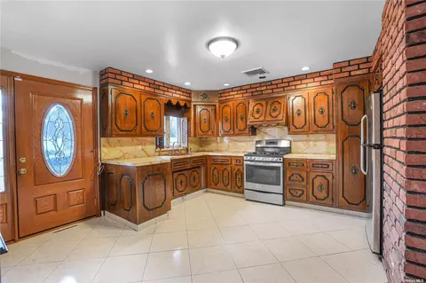 155-11 14th Ave, Beechhurst, NY 11357