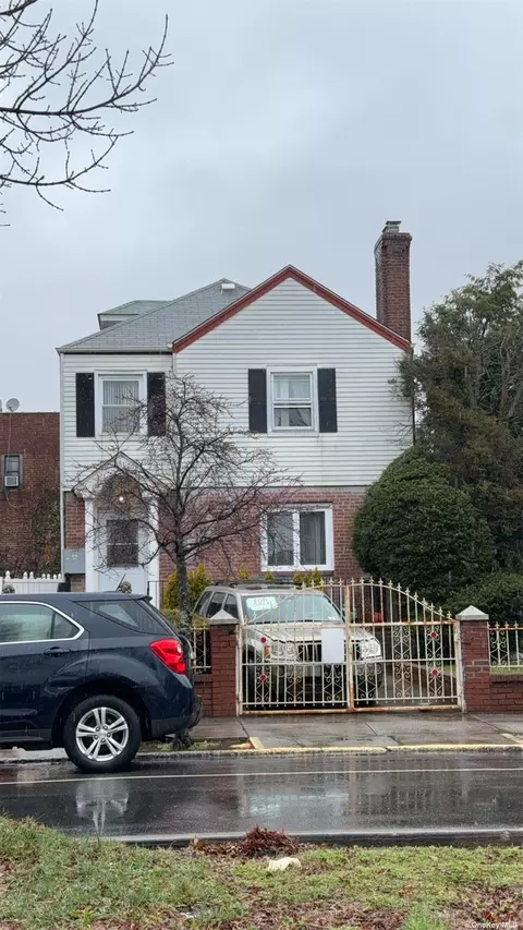 184-19 64th Ave, Fresh Meadows, NY 11365