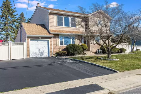 547 15th St, West Babylon, NY 11704