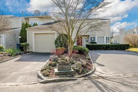 45 Lakeside Ln #45, Bay Shore, NY 11706