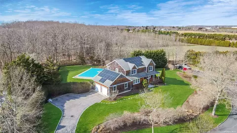 64 Peacock Path, Aquebogue, NY 11931