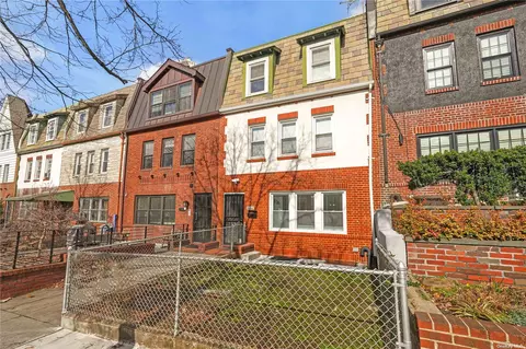 21-64 28th St, Astoria, NY 11105
