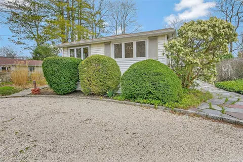 82 Browns Rd, Huntington, NY 11743