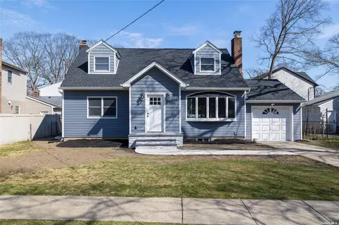 580 Seaford Ave, Massapequa, NY 11758