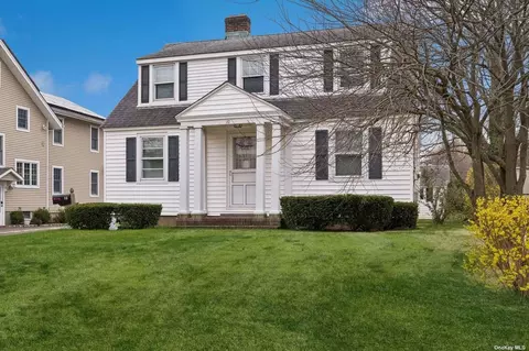 10 Lake Pl, Huntington, NY 11743