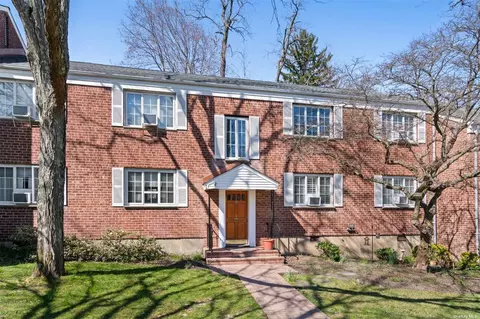 35 Nathan Hale Dr #26A, Huntington, NY 11743