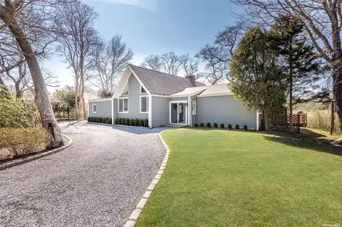 25 Raynor Dr, Westhampton, NY 11977