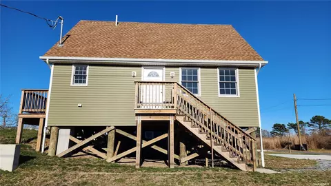 60 Grove Rd, Mastic Beach, NY 11951