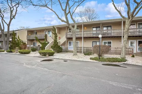 95 Springville Rd #17, Hampton Bays, NY 11946