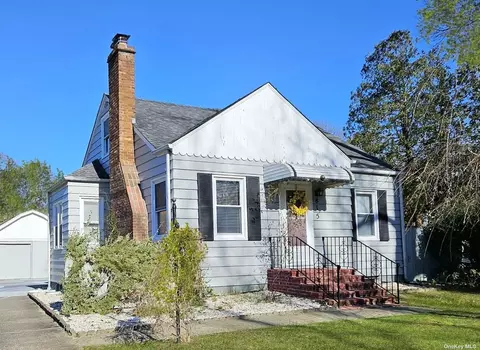 765 815 Sigsbee Rd, Mattituck, NY 11952