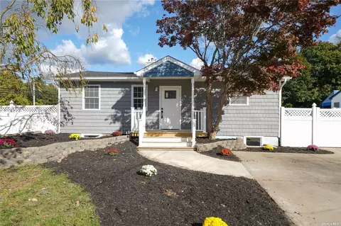 864 Easton St, Ronkonkoma, NY 11779