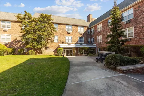 30 Daley Pl #148, Lynbrook, NY 11563