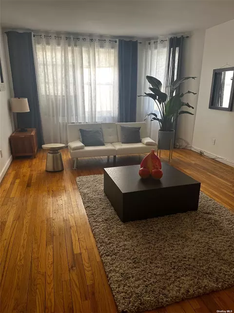 72-10 112th St #4C, Forest Hills, NY 11375