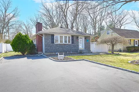 150 Pleasant St, Ronkonkoma, NY 11779
