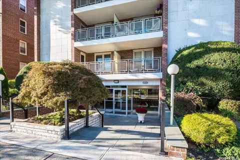 110 Brooklyn Ave #2Z, Freeport, NY 11520