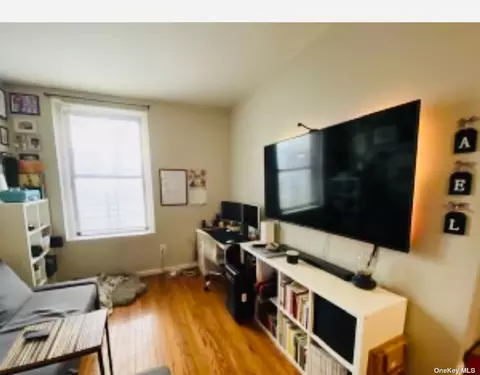21-57 33rd St # 1G, Astoria, NY 11105