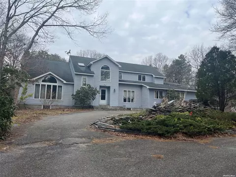 94 Maple St # B, Medford, NY 11763