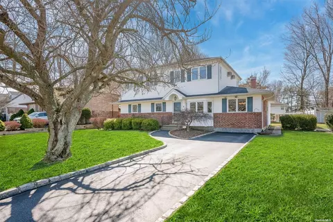 6 Gehrig St, Commack, NY 11725