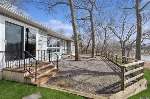 355 Westview Dr, Mattituck, NY 11952