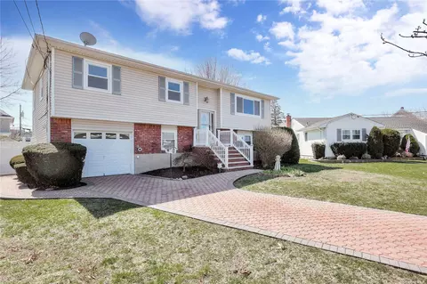 5 Vin Ct, Farmingdale, NY 11735