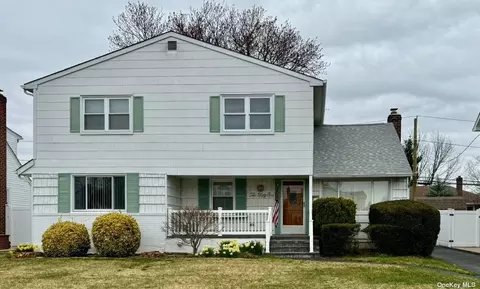 1051 Douglas Ave, Wantagh, NY 11793