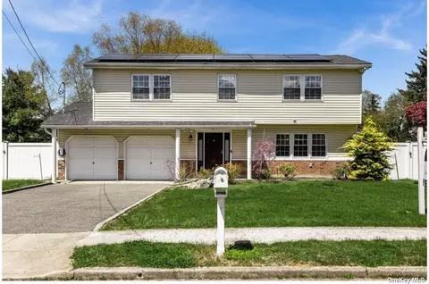 510 Pulaski Rd, Greenlawn, NY 11740