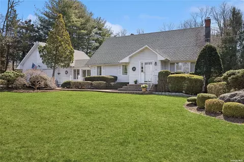 23 Conscience Cir, Setauket, NY 11733