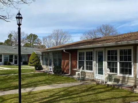 228 Blackpool Ct #B, Ridge, NY 11961